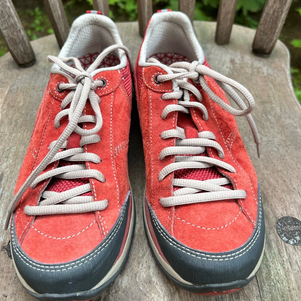 Red suede Dansko sneakers / casual shoe size 38